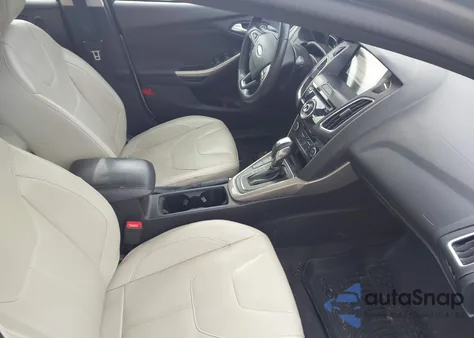 2017 Ford Focus Titanium z USA, uszkodzony, nr VIN 1FADP3N28HL333927